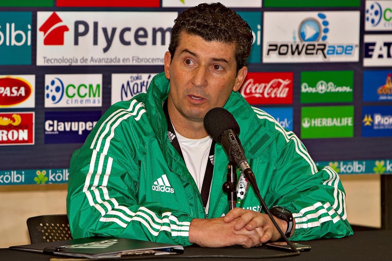 Otro punto en contra del entrenador fue la falta de revulsivos o reacción durante los partidos, pues en encuentros donde México no encontraba su funcionamiento no se vio algún cambio benéfico que viniera desde la banca.