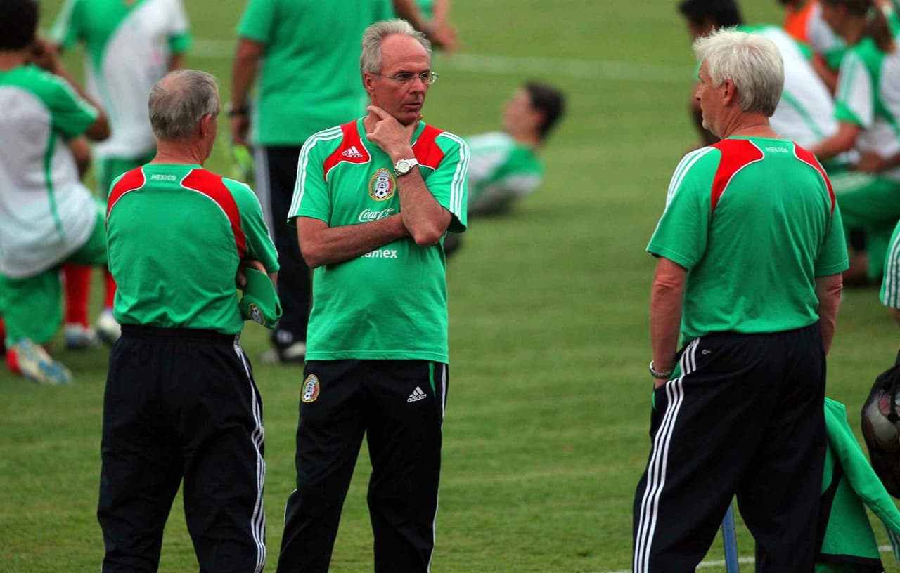 La exclusión de Cuauhtémoc Blanco fue un factor en contra para Eriksson, otra fue las convocatorias de varios naturalizados a la selección nacional casos como Matías Vuoso, Leandro Augusto, Lucas Ayala en lugar de buscar mayor talento mexicano.