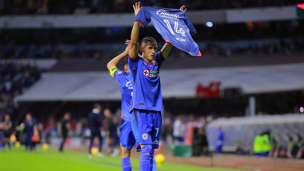 La dedicatoria de Uriel Antuna tras su gol en el Cruz Azul vs. Chivas