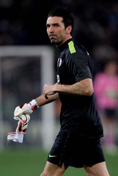 Otro jugador que cae ante la música de su país es el guardameta italiano del Juventus, Gianluigi Buffon.