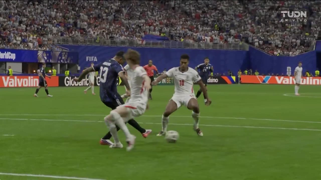 ¿Lujo del Cuti? Romero estuvo a punto de regalar un gol a Inglaterra