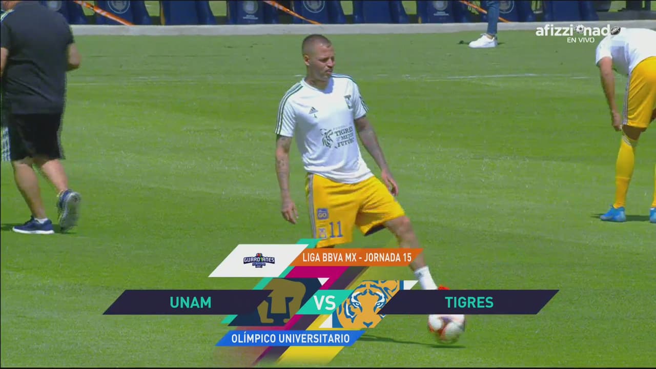 ¡'Tuca' alinea a todos sus matones! Así salen Pumas y Tigres al campo