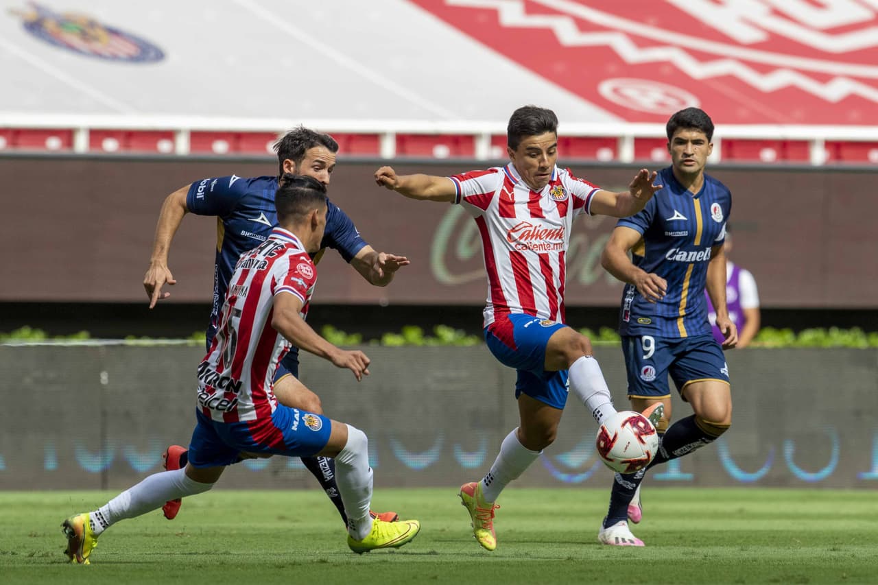 A los 10’ del juego, los locales tenían mayor posesión sobre el esférico.