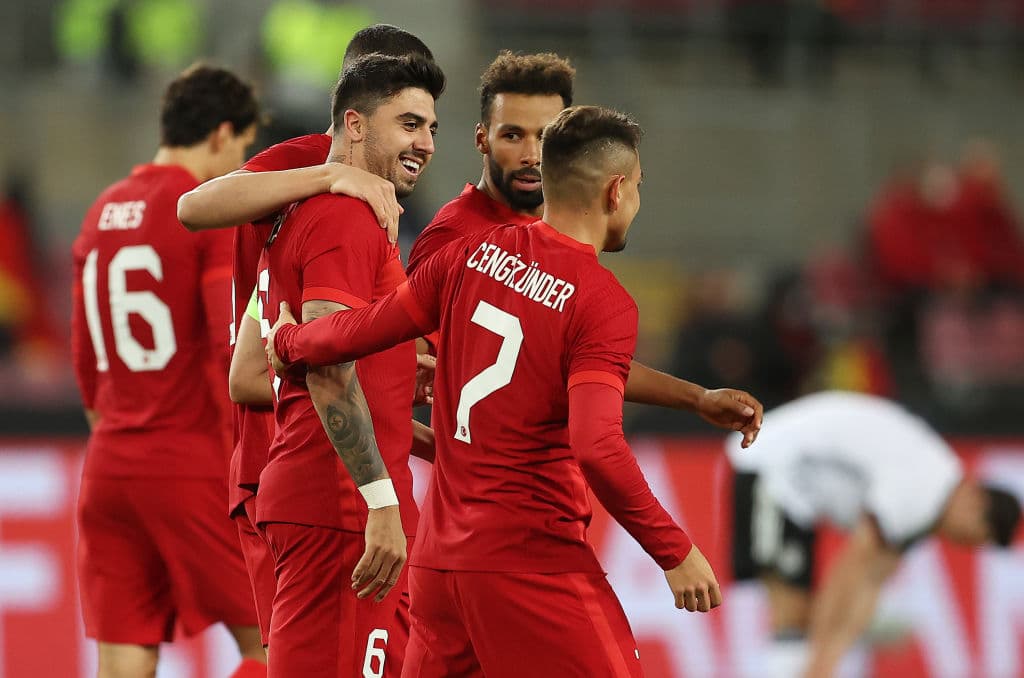 Por Alemania marcaron Draxler (45+1’), Neuhaus (58’) y Wadlschmidt (81’). Por Turquía anotaron Tufan (49’), Karaca (67’) y Karaman (90+4’). En la tercera fecha de la Nations League Alemania se medirá ante Ucrania y Turquía a Rusia.