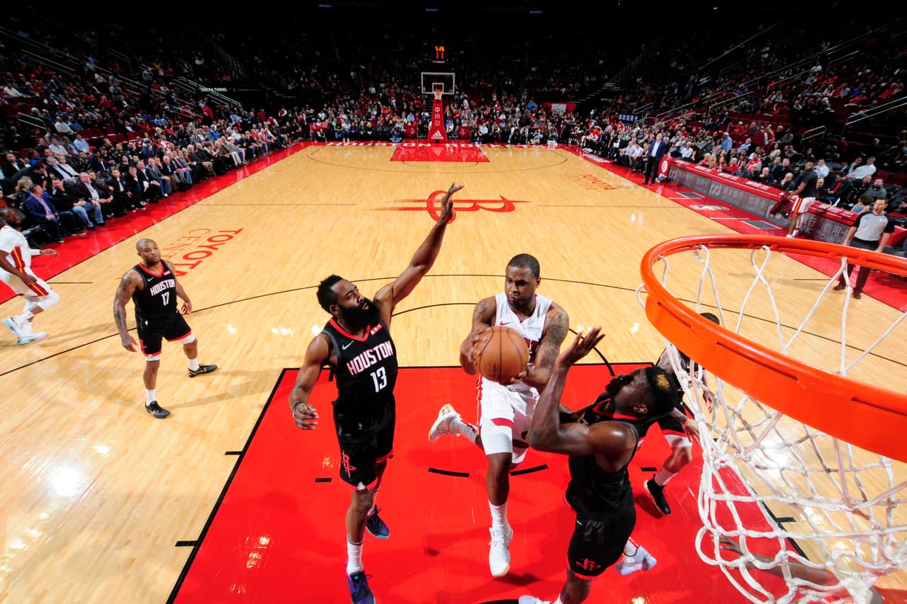 Heat 118-121 Rockets: triunfo número 37 del equipo de Houston en la temporada y de nuevo de la mano de un James Harden espectacular ante su gente. Por su parte, Miami se quedó en el décimo lugar del Este.