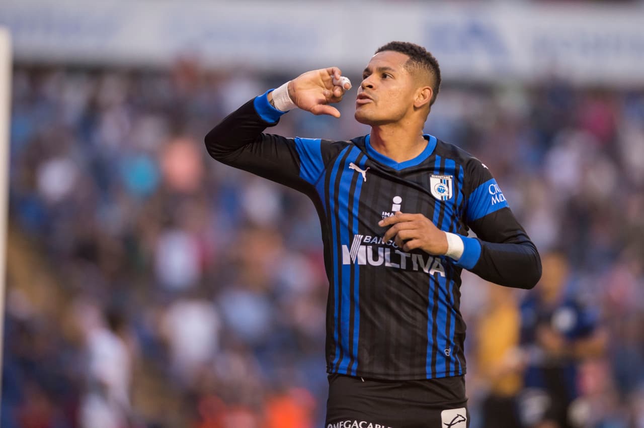 Sin embargo, el colombiano Ayron del Valle hizo el gol del triunfo para Querétaro al 88', el 2-1 que sirve a su equipo en la tabla de descenso.