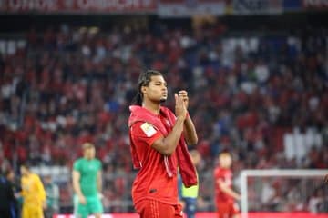 Lewandowski anotó doblete pero el conjunto bávaro no pasó del empate ante el Hertha en el arranque de la Bundesliga.