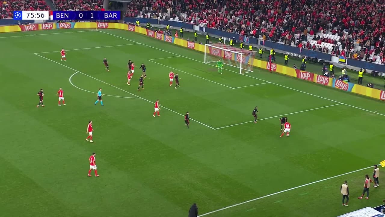 ¡TIRO ATAJADO! disparo por Kerem Aktürkoglu.