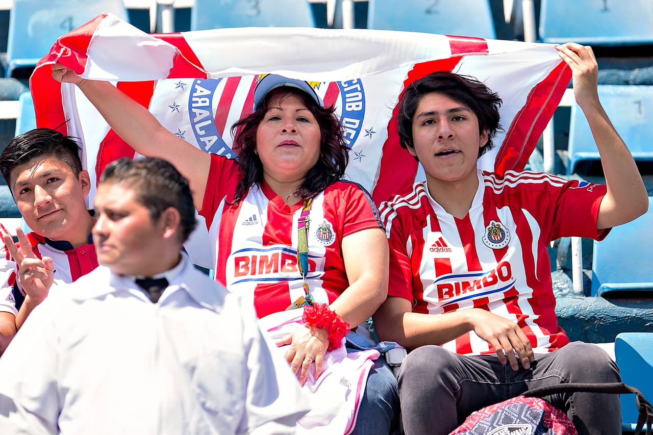 Chivas tiene la afición más numerosa del país y donde sea que se presenten siempre reciben el cariño de sus seguidores.