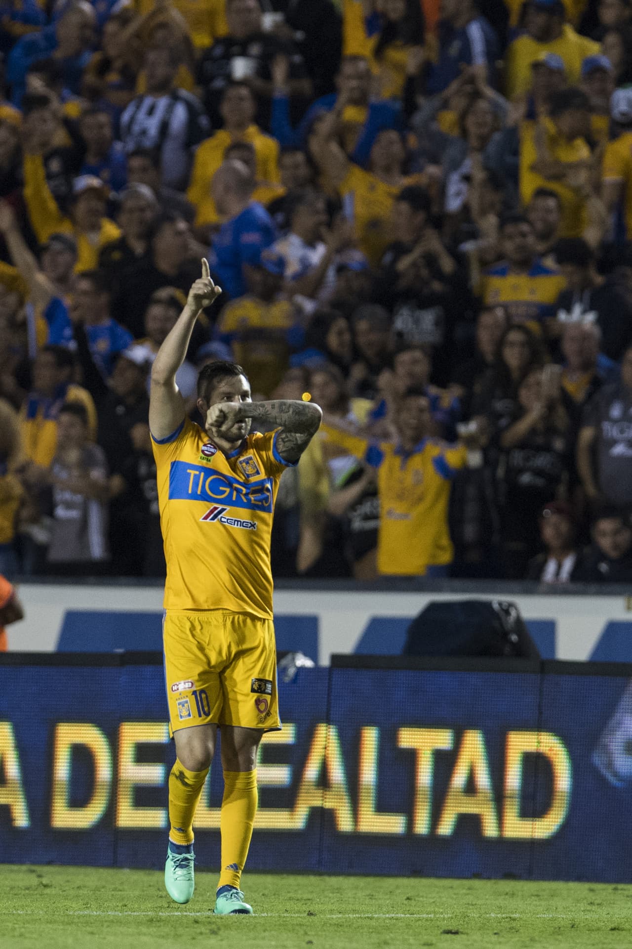 Entonces a los 58 minutos, apareció la magia de André Gignac y con una bella jugada hizo el 2-2 definitivo.