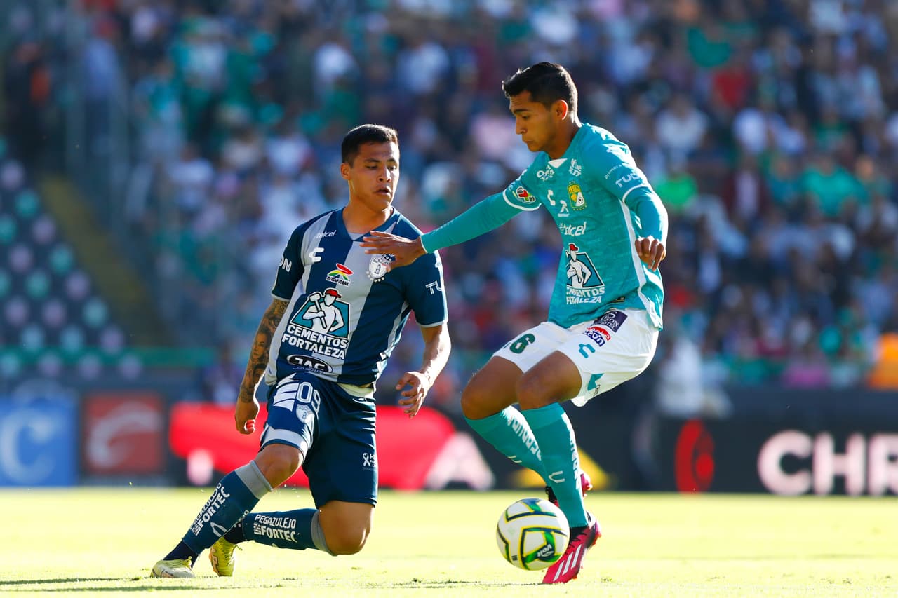 Pachuca derrotó al León como visitante para conservar el liderato del torneo con una solitaria anotación de 'Chofis' López.