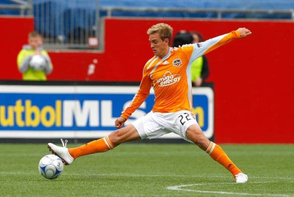 Solo una vez se han enfrentado en Playoffs, en el 2007. Dallas había tomado ventaja de 1-0 en la ida. Y en la vuelta se ponía al frente en el global 2-0 con otro gol del “Pescadito” Ruiz. Sin embargo, el Dynamo con Stuart Holden y Brian Ching remontaron para ganar al final por 4-2 (global)