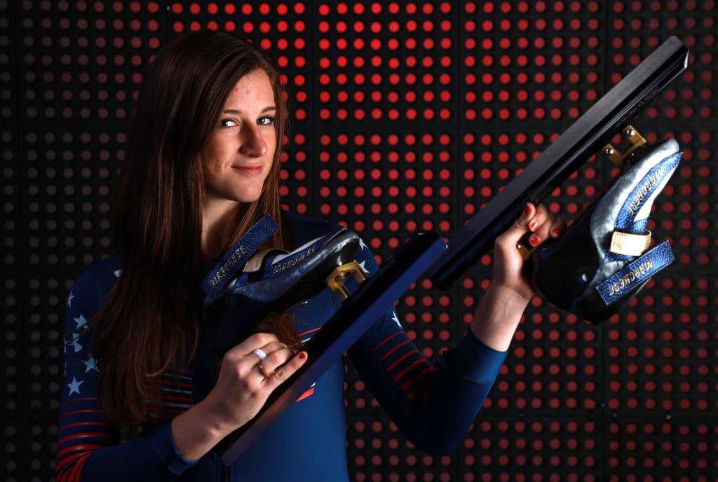 Scarlett Johanson personificó a Black Widow en una cinta, aunque debió teñirse de rojo el pelo. La patinadora estadounidense Katherine Reutter nos hace recordar un poco a ese intrigante personaje.