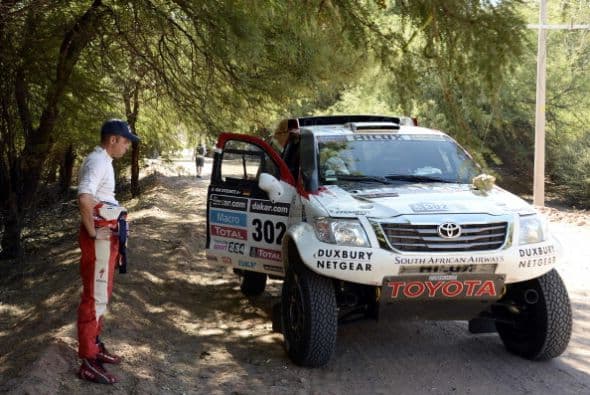 Los pilotos tendrán la jornada de descanso y la carrera se reanudará el domingo con una etapa en la que la caravana se desdoblará: los autos y camiones harán un bucle por las cercanías de Salta y las motos y los quads se dirigirán a Bolivia