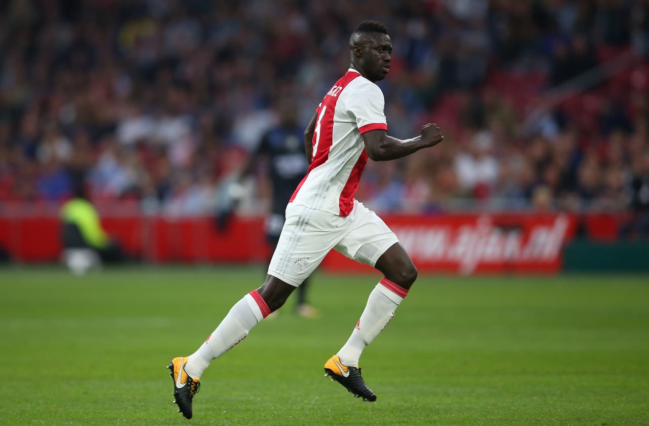 Otro colombiano involucrado en rumores es Dávinson Sánchez, del Ajax. Medios británicos aseguran que llegará al Tottenham.