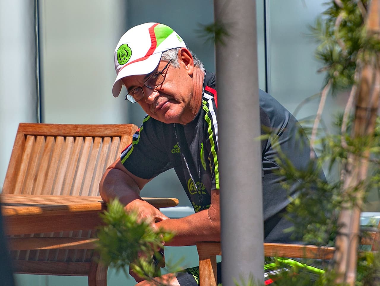 Y en cuestión de mercadotecnia y patrocinios, la duda se mantiene sobre si Ricardo Ferretti estaría dispuesto a hacer comerciales y dinámicas pactadas con las marcas que visten y generan ingresos a la selección mexicana.