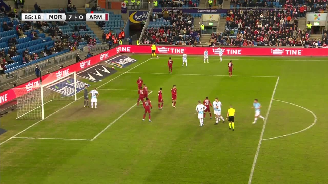 ¡GOL!  anota para Noruega. Alexander Sørloth