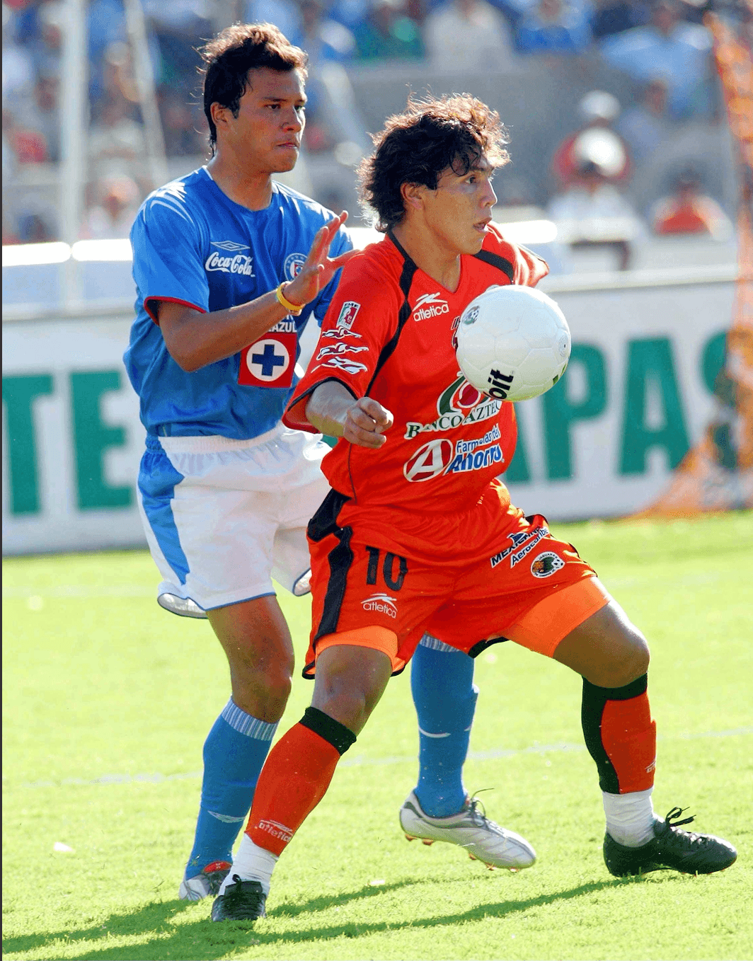 Sus cinco anotaciones anteriores las hizo con la casaca de Jaguares de Chiapas entre el 2003 y el 2006.