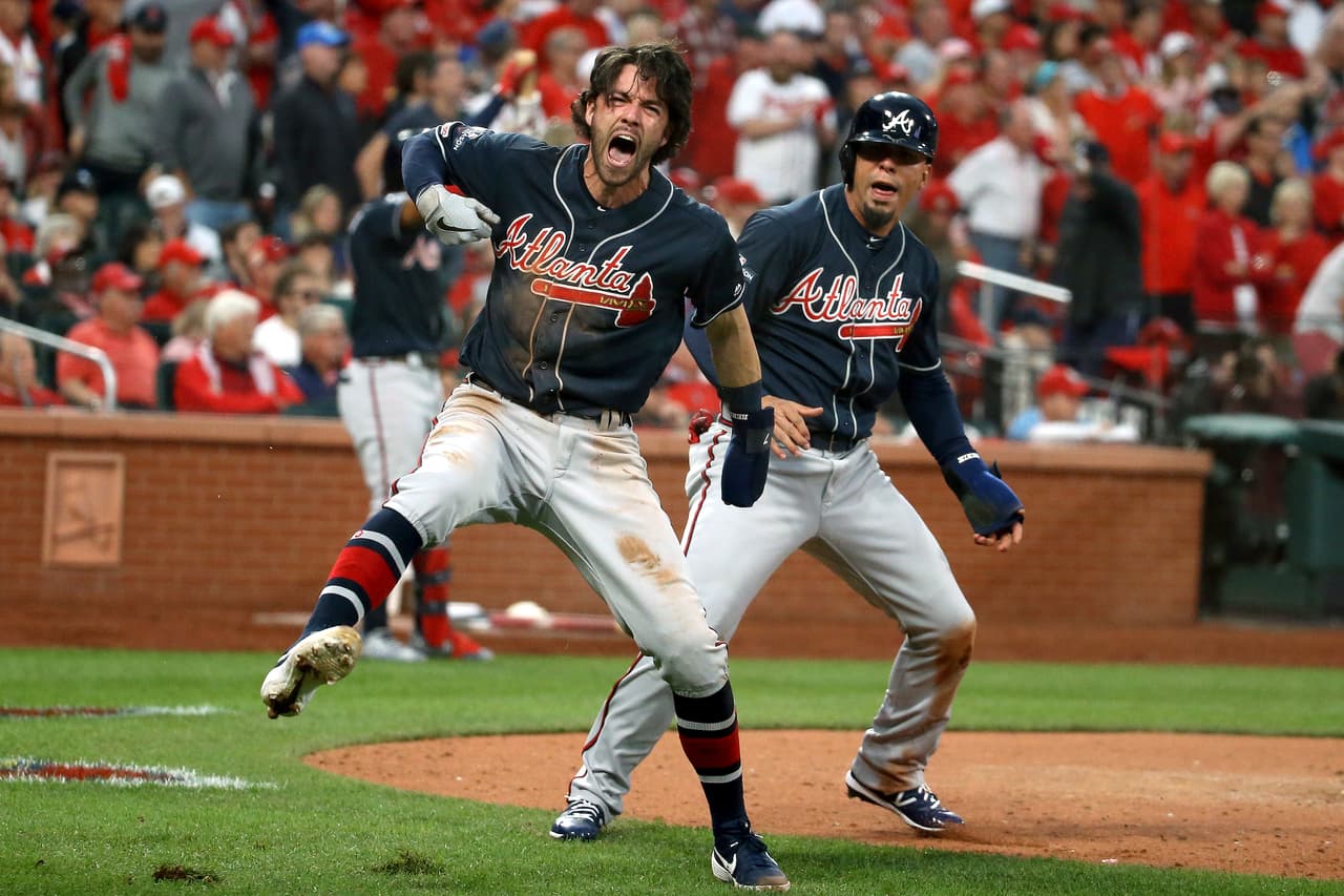 Los Braves vienen de atrás en la novena para remontar a los Cardinals 3-1.