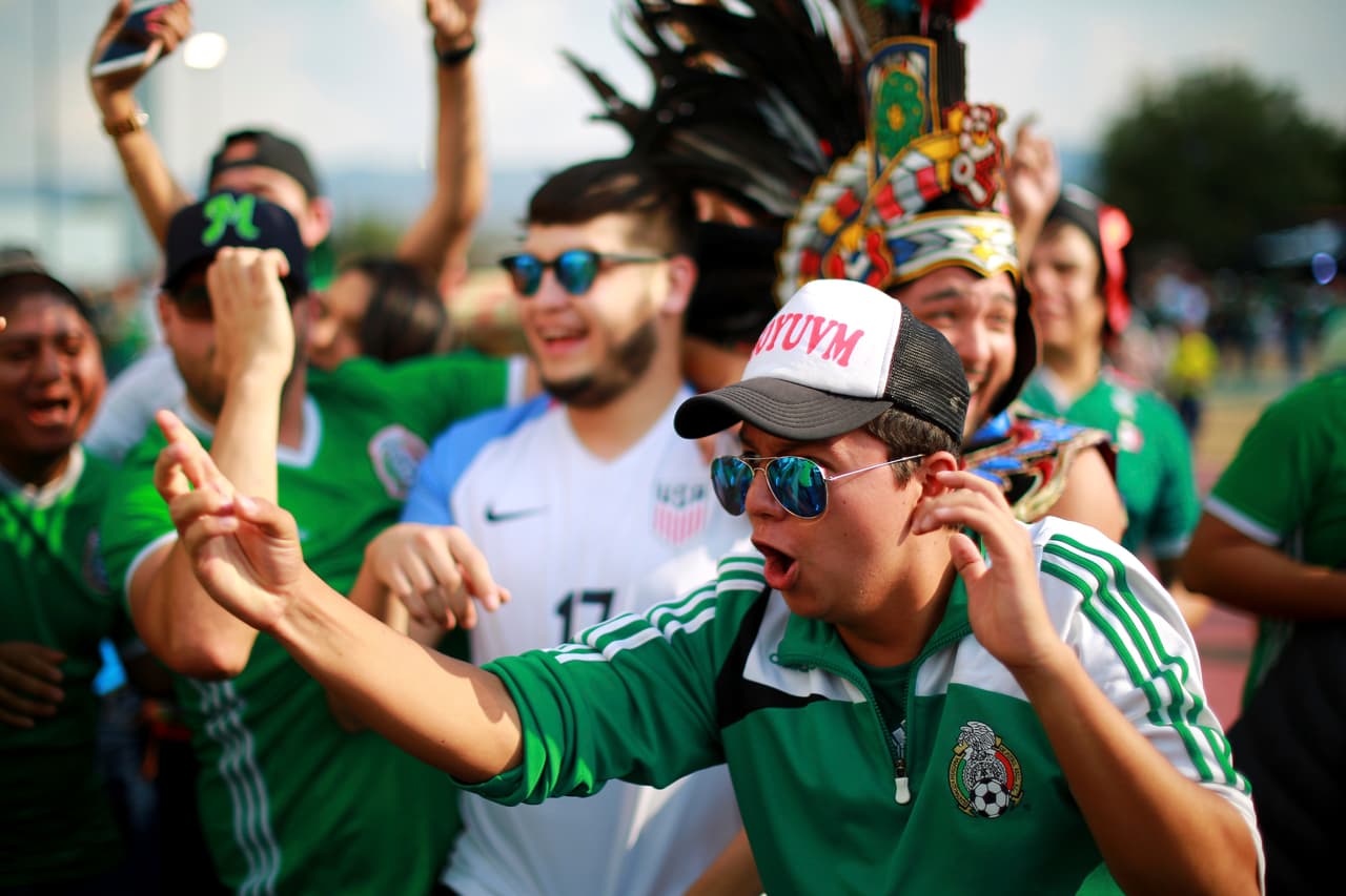 La división en el terreno de juego es marcada por la línea de cal, pero afuera de él solamente hubo buena vibra y buen rollo.