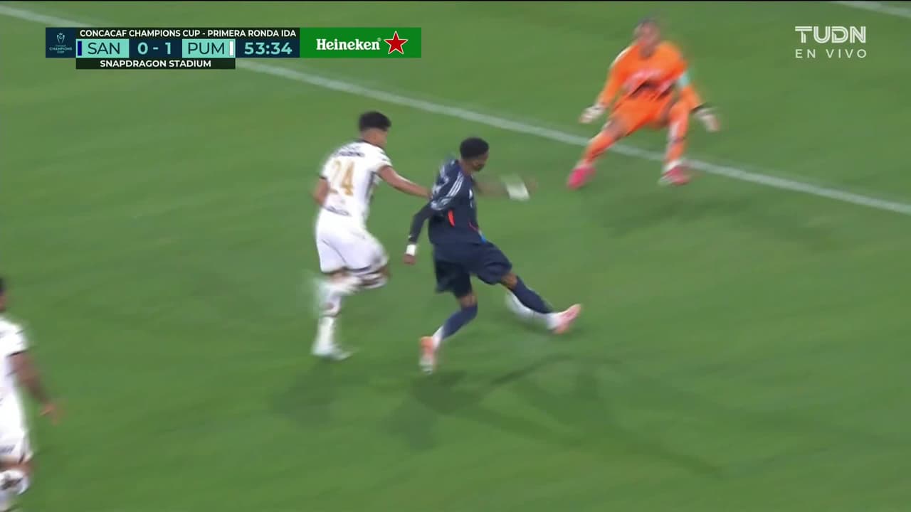 ¡Cómo vas a fallar eso! Pellegrino desaprovechó la más clara frente a Keylor Navas