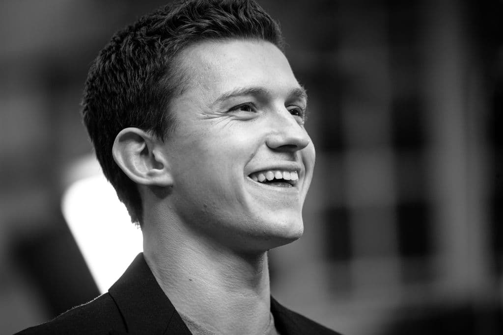 La película se desarrolla en en un mundo distópico donde todas las mujeres han dejado de existir y los hombres sobrevivientes pueden escuchar los pensamientos de los demás.