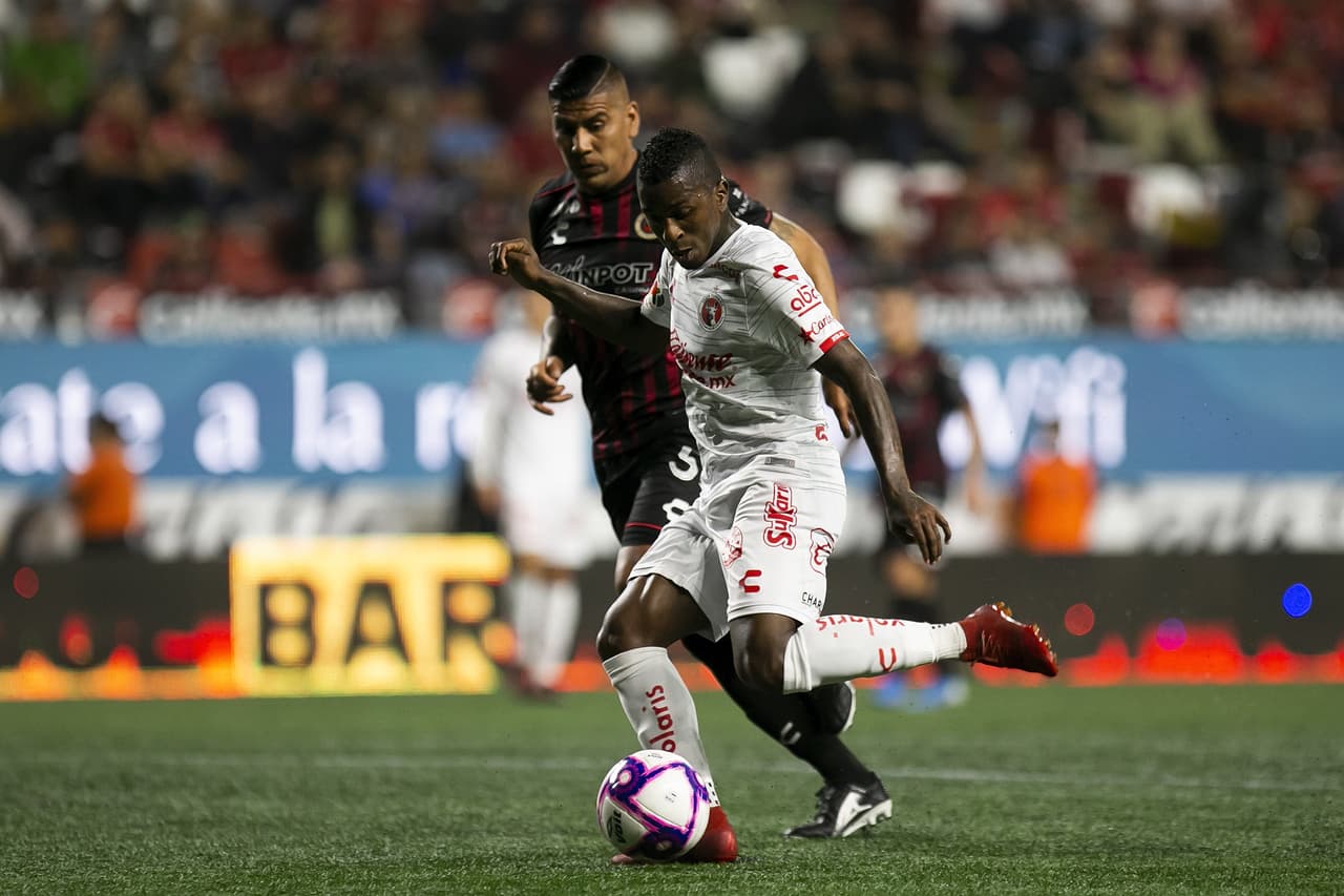 Con goles de Leonel Miranda y Ariel Nahuelpan, Tijuana gana en casa y se lleva los tres puntos.