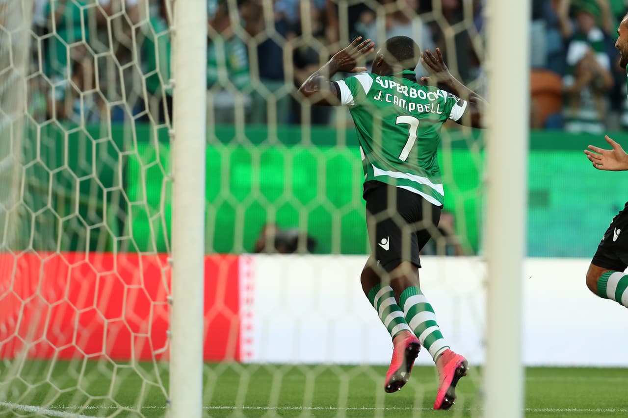 La última campaña la pasó cedido en el Sporting Clube de Portugal. No jugó mal, pero el tema con él es que le falta gol.