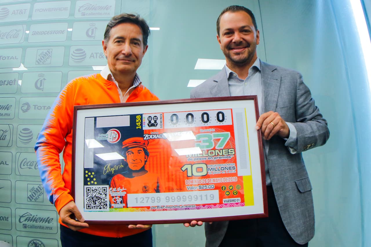 Este martes, con motivo de los 40 años de El Chanfle, la Loteria Nacional y el América hicieron el lanzamiento oficial del billete conmemorativo el cual tendrá el escudo de las Águilas y la cara del personaje de Roberto Gómez Bolaños. Al evento asistieron, entre otros, Roberto Gómez Fernández, hijo del actor, y Santiago Baños, presidente del club.