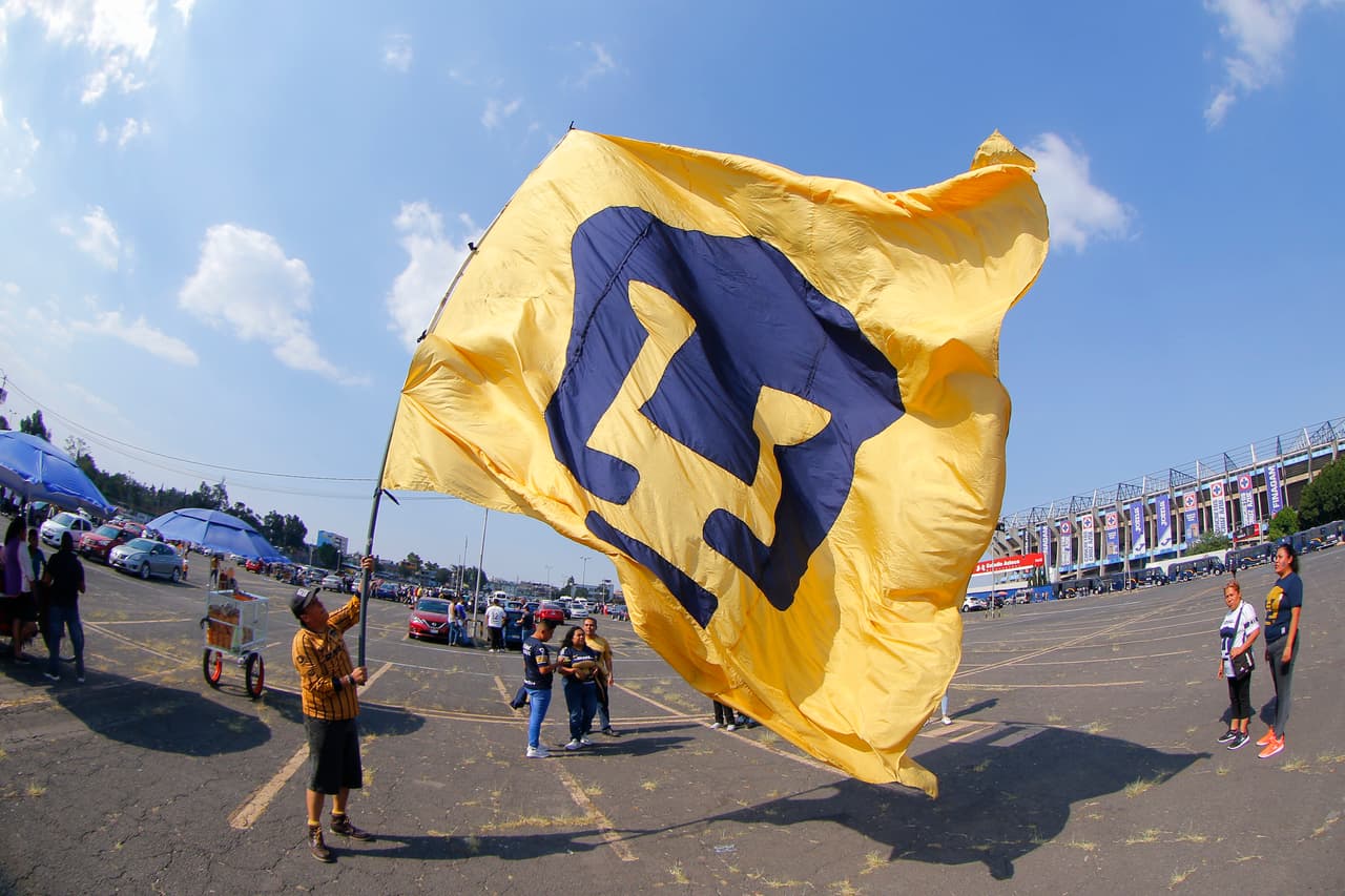 Los fanáticos de Cruz Azul y Pumas listos para el juego en el Estadio Azteca por la Jornada 15 del 
<a href="https://www.univision.com/deportes/futbol/liga-mx/*">Clausura 2019</a>.