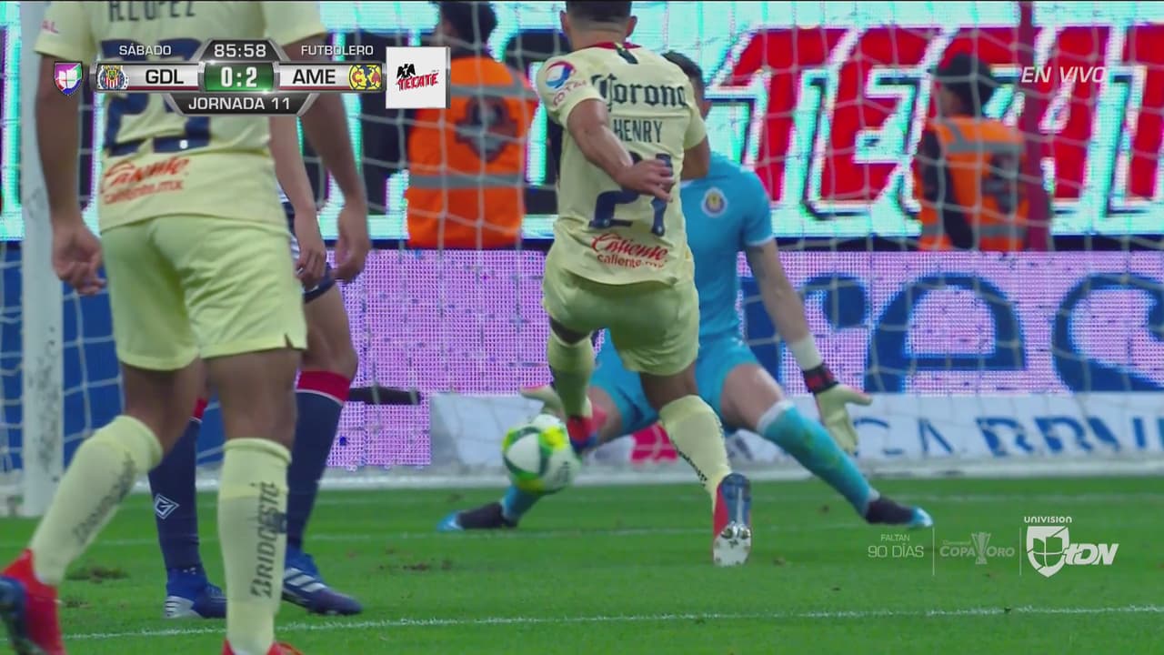 La Bomba casi estalla: Henry Martín desperdició el tercero