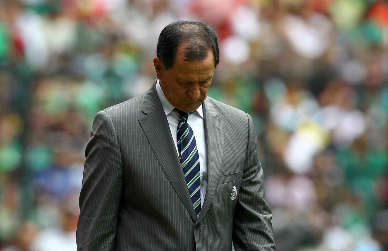 El ‘Ojitos’ tuvo una pésima eliminatoria y Copa Confederaciones, el entrenador nunca supo cómo encarar el reto de estar en selección. Este fue el detonador de su salida.