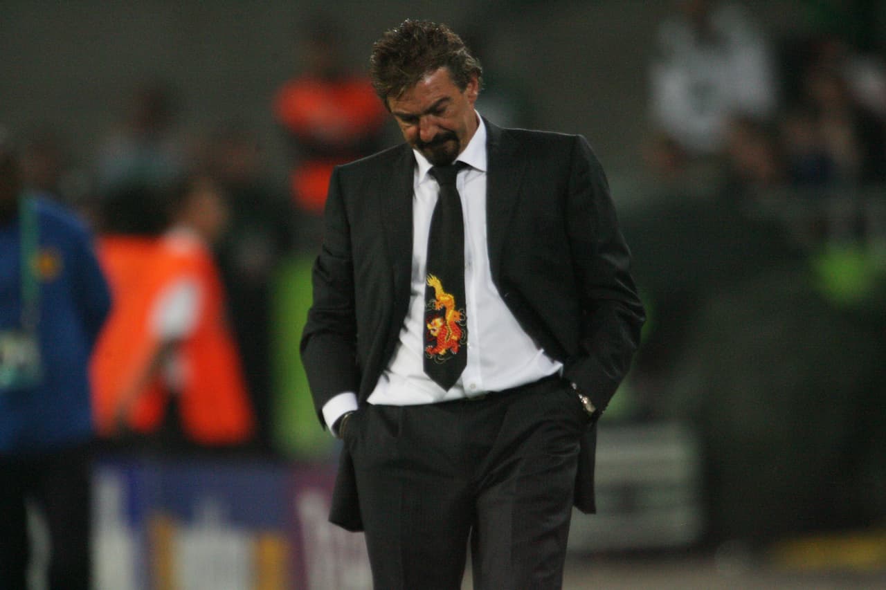 Misión difícil para el próximo entrenador de la selección, pues además de tener que rendir cuentas dentro de la cancha lo tendrá que hacer con medios, directivos, críticos.