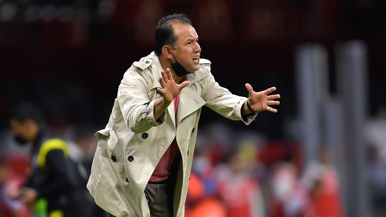 Juan Reynoso respalda a Rivero y Cabecita tras no concretar