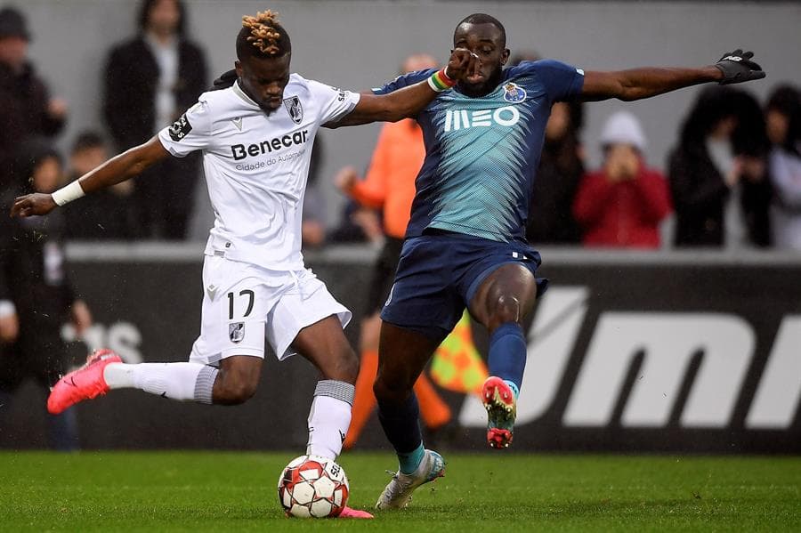 Un hecho impactante en este partido fueron los cánticos racistas hacia Marega por parte de los fanáticos de Guimaraes.