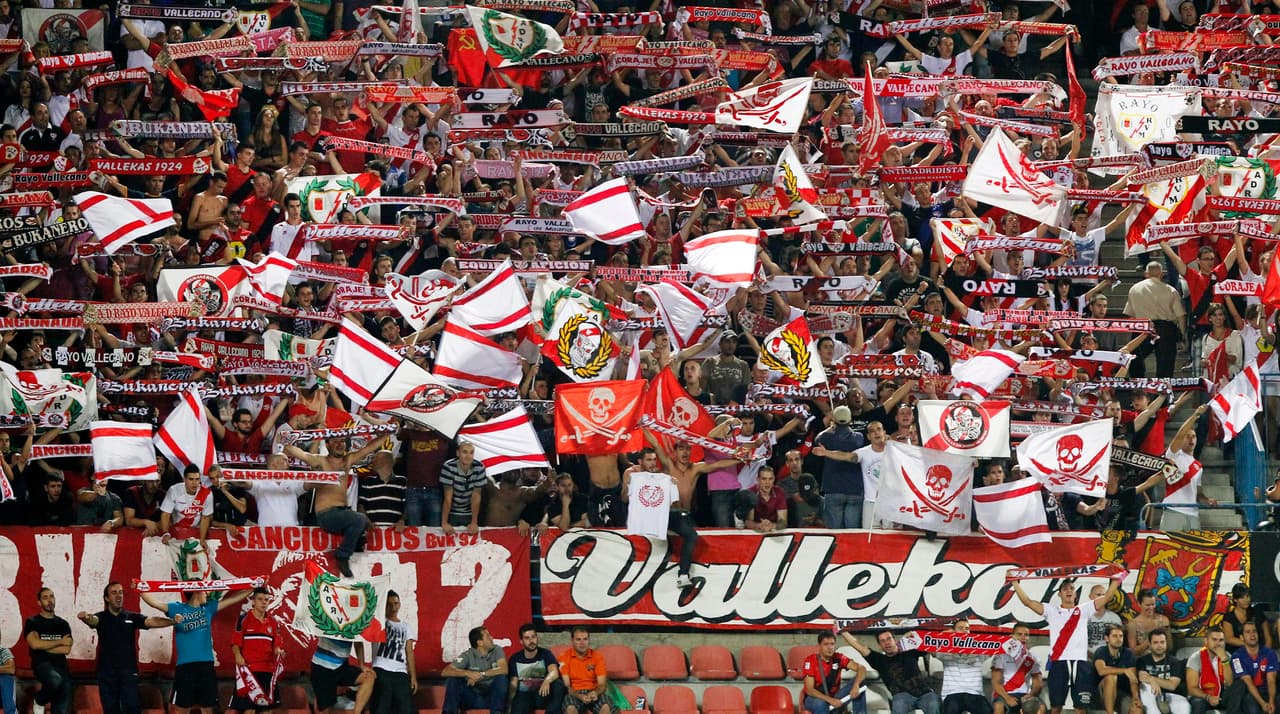 Si hay una afición que se le parezca al ST. Pauli, esa es la del Rayo Vallecano de España, antifacistas declarados, sumados a las causas de izquierda que creen más justas.