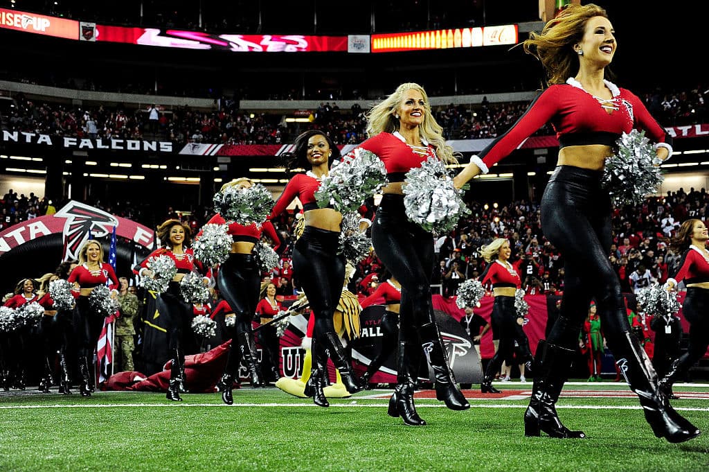Los Atlanta Falcons tuvieron la ofensiva más explosiva de la NFL esta temporada y lucharan por un pase a la Final de división ante los Seahawks. Gran parte de su éxito se debe al apoyo incondicional que les brindaron sus bellas cheerleaders.