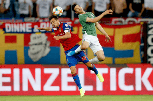 El mexicano Hirving Lozano salío del terreno de juego al minuto 76 para darle ingreso a su compañero Cody Gakpo.