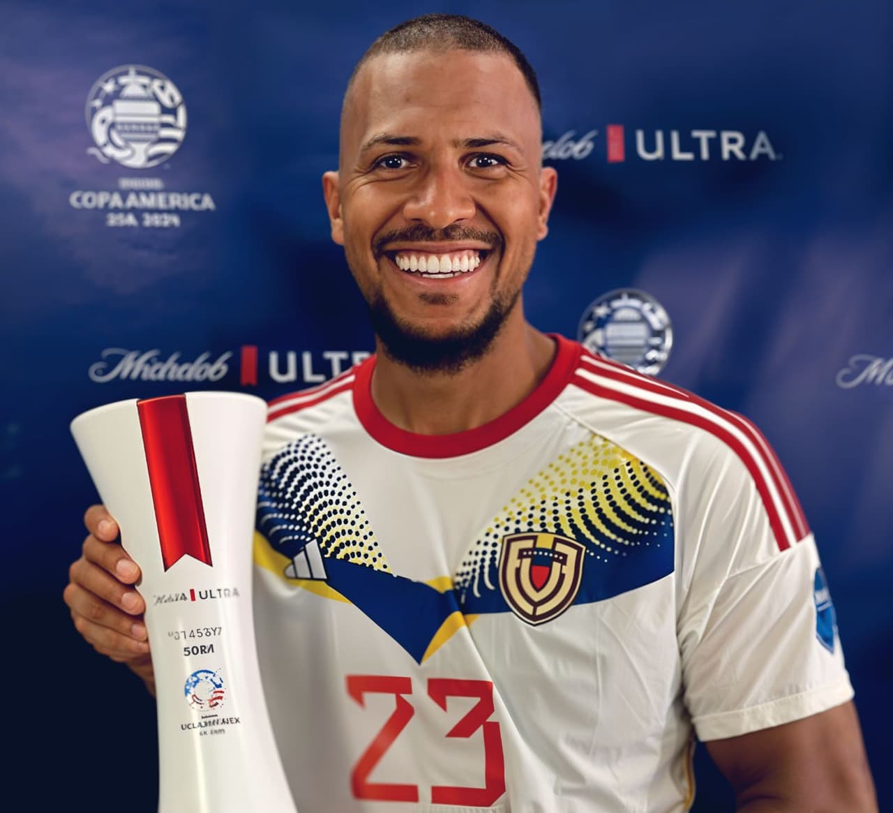 Fans del Pachuca piden a Salomón Rondón que no anote ante México