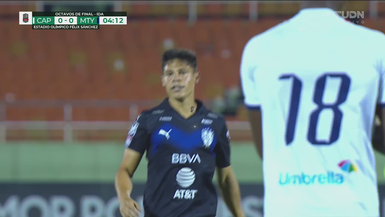 ¡Pegadita al poste! ‘Ponchito’ González se queda cerca del gol de Monterrey
