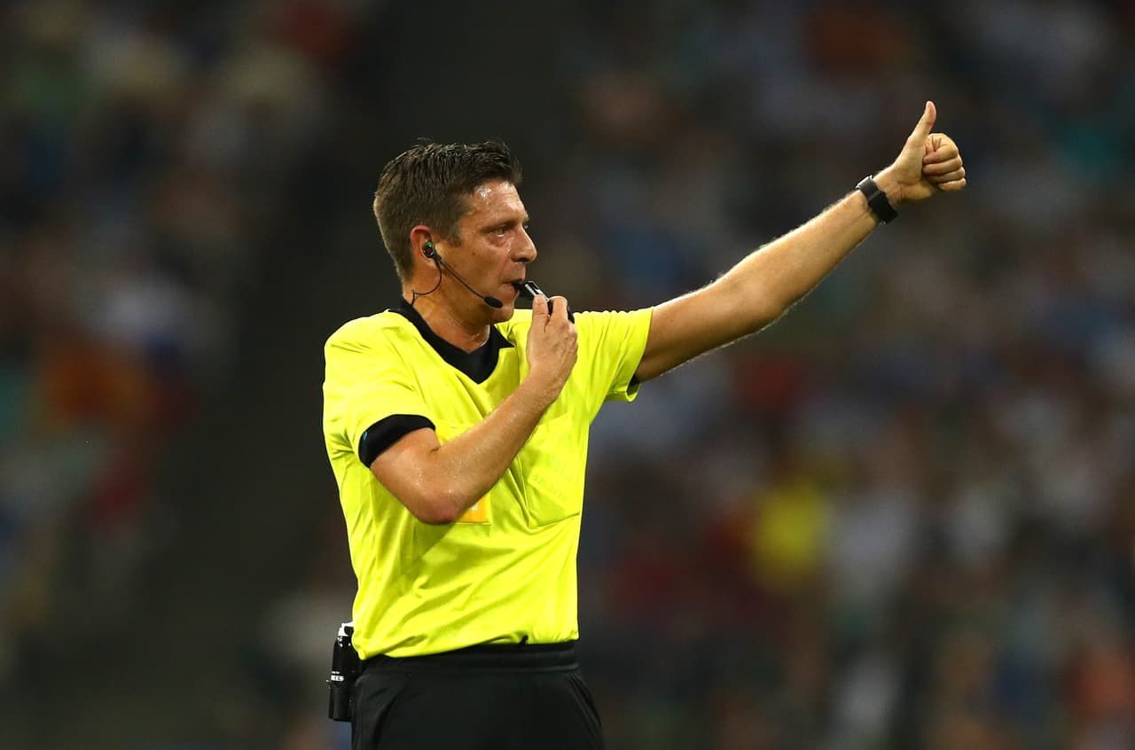 Para ambas jugadas, la del penalti y la del gol de Costa, el central italiano Gianluca Rocchi contó con el VAR para sus decisiones.