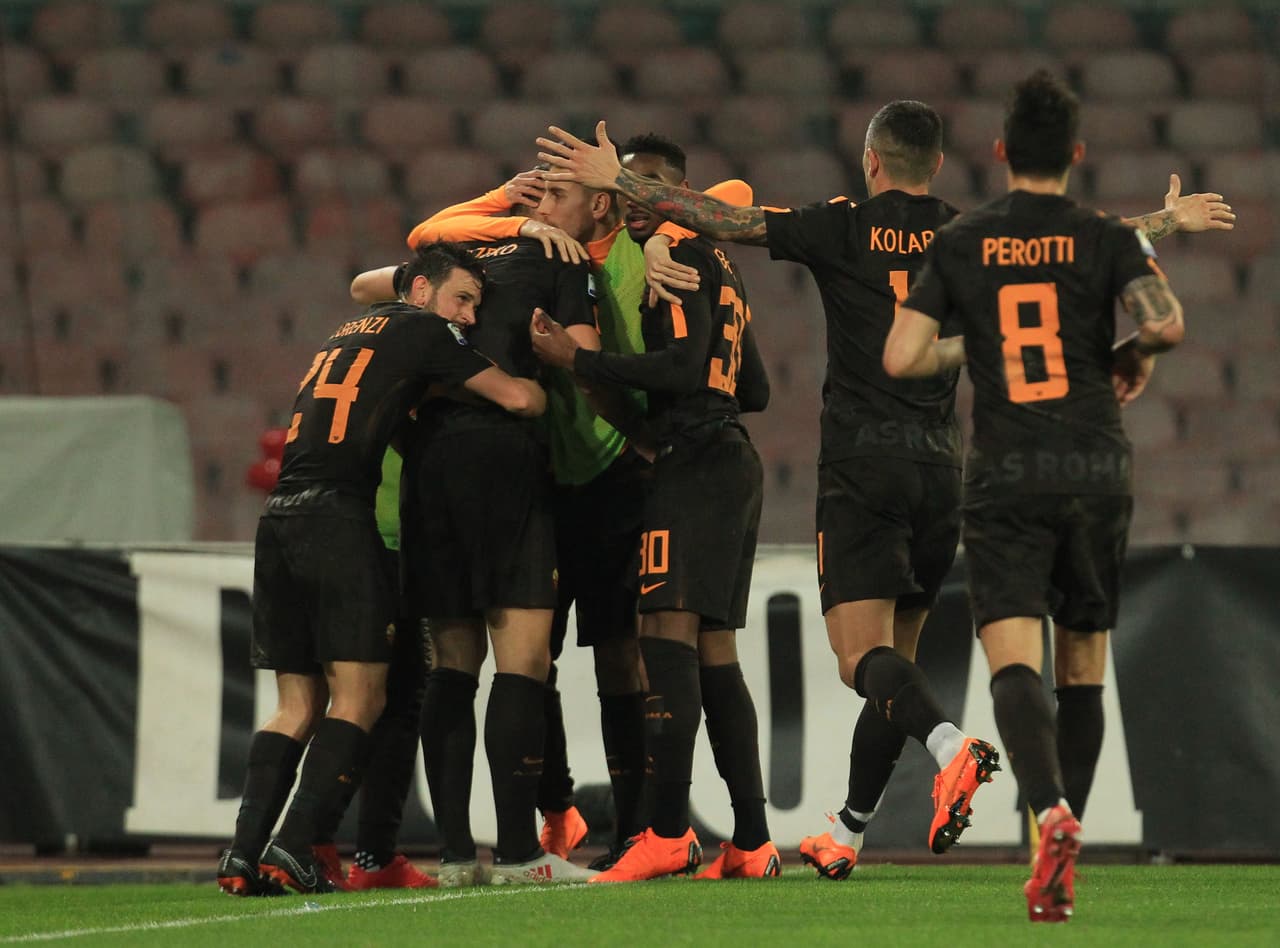 Roma, por su parte, subió al tercer lugar de la Serie A tras su triunfo y la derrota de Lazio contra Juventus a la espera del resultado del Inter para definir su posición en esta jornada.