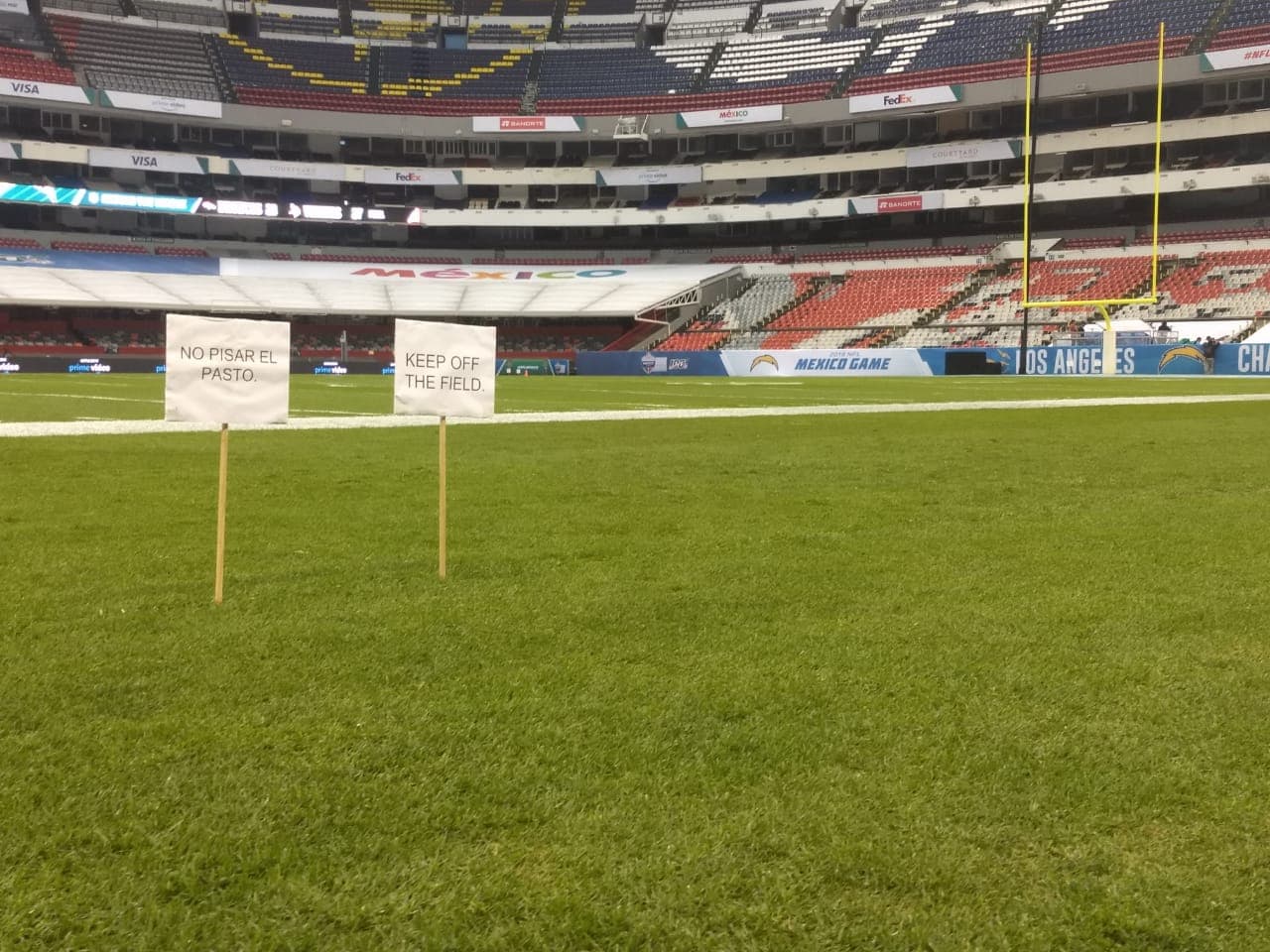 ¡Como si fuera una alfombra! La cancha del Estadio Azteca está en perfectas condiciones para el encuentro de NFL.