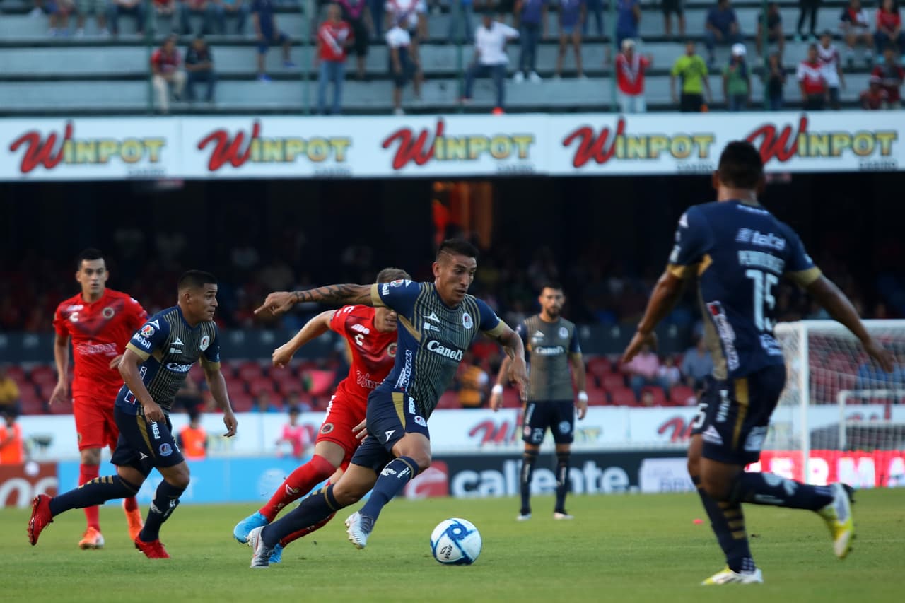Veracruz solamente logró anotar por la vía penal a través de Bryan Carrasco pero después se colapsó.
