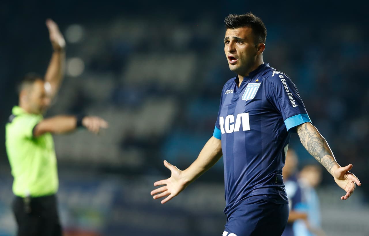 AVELLANEDA, ARGENTINA - SEPTEMBER 09: Enrique Triverio of Racing Club reacts during a match between Racing Club and Temperley as part of the Superliga 2017/2018 on September 09, 2017 in Avellaneda, Argentina. (Photo by Gabriel Rossi/Getty Images)