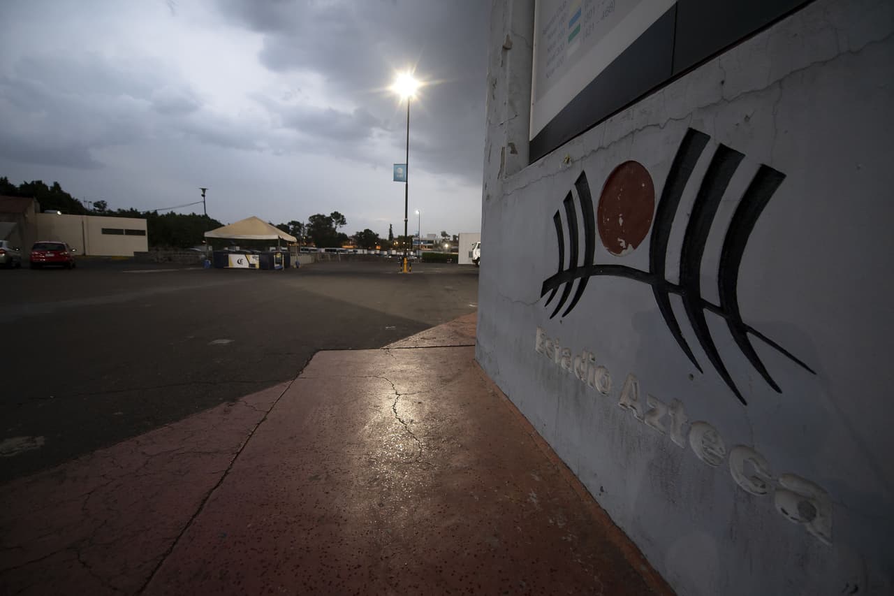 Su amor por los colores del América le valió una estatua de bronce en el único Estadio del mundo que ha recibido dos Finales de Copa del Mundo y también tuvo su propio beneficio...
