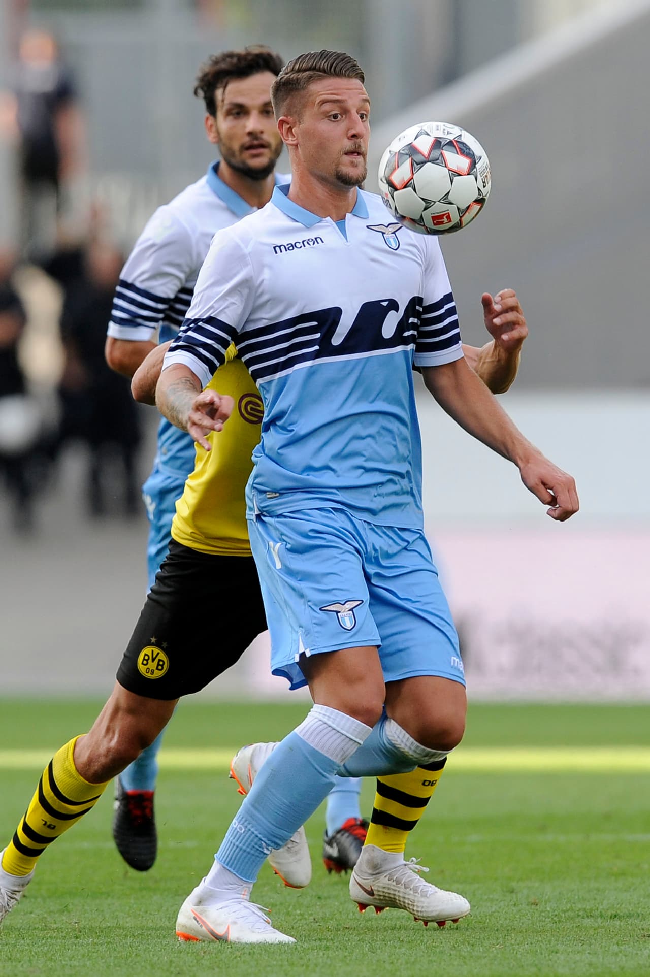 Sergej Milinkovic-Savic vuleve a sonar con fuerza para dejar la Lazio. Milan y Real Madrid siguen pendientes de su futuro para poder incorporarlo a sus filas.