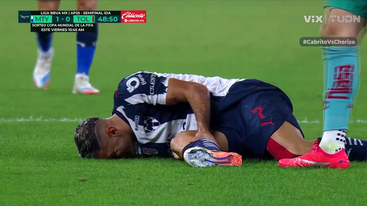 ¡Se encienden las alarmas! Tremendo pisotón sobre Berterame en el área chica y el árbitro determina que no hay falta