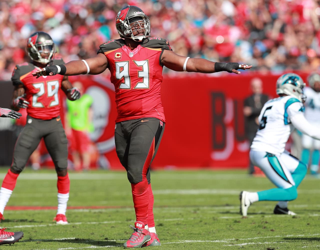 Gerald McCoy firma con los Carolina Panthers