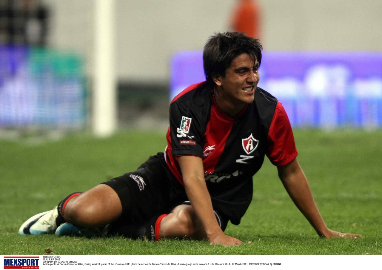 Chávez arrancó su carrera profesional con Atlas a sus 18 años en el Apertura 2008, debutando el 11 de octubre de ese año. Hizo todo el proceso de inferiores con los
<i>Zorros</i>.